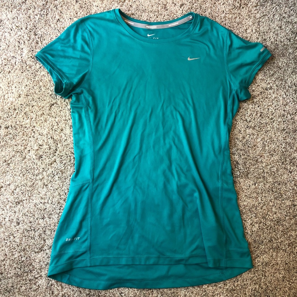 Nike women’s size M running top